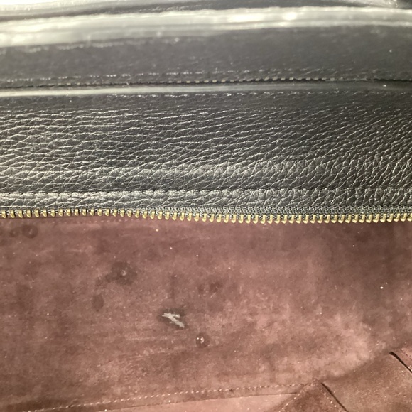 Elegant Black Leather Handbag - Picture 14 of 15